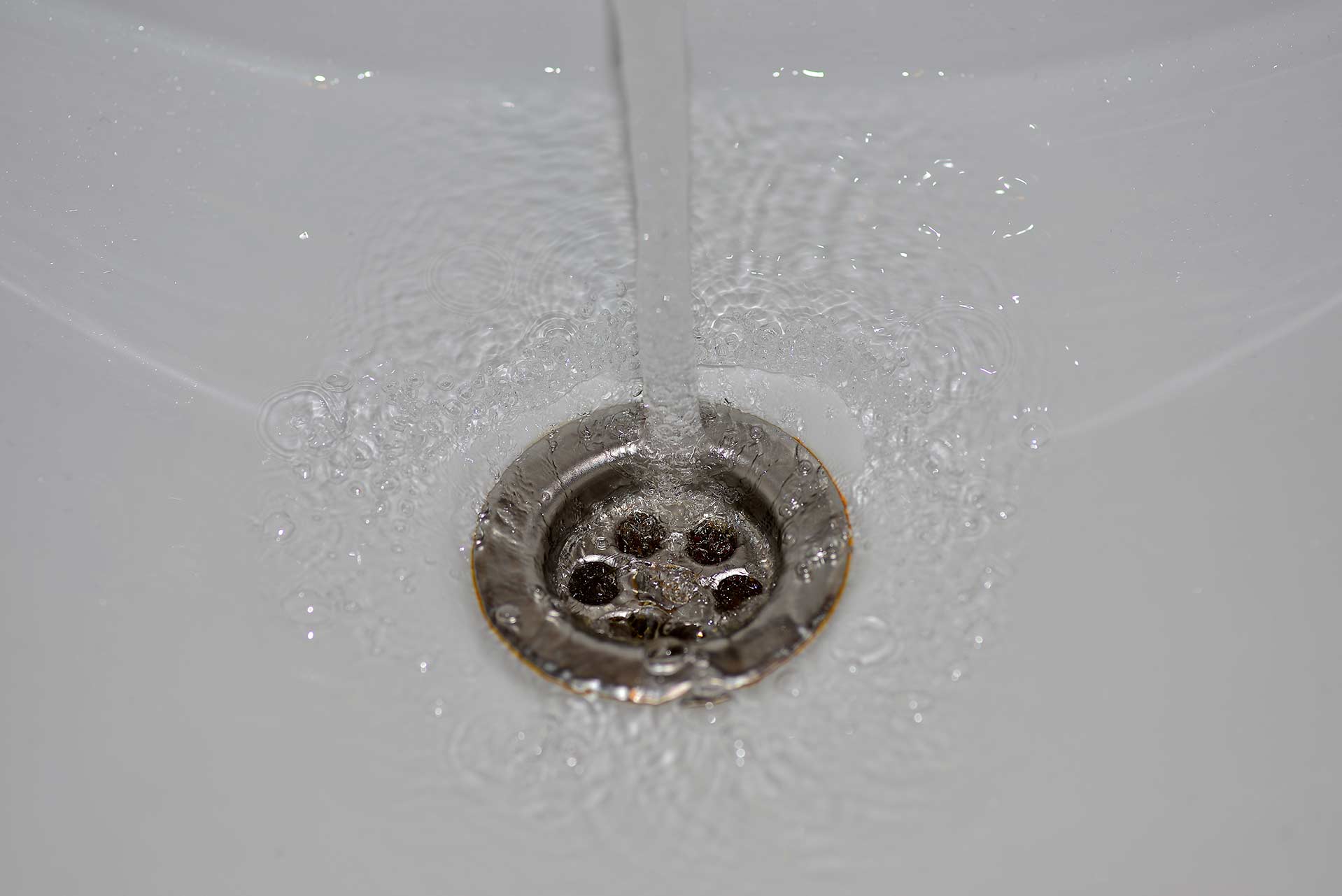 A2B Drains provides services to unblock blocked sinks and drains for properties in Aperfield.